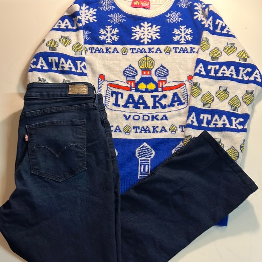 Ugly sweater Taka vodka Levi jeans size 31 32 legging jeans